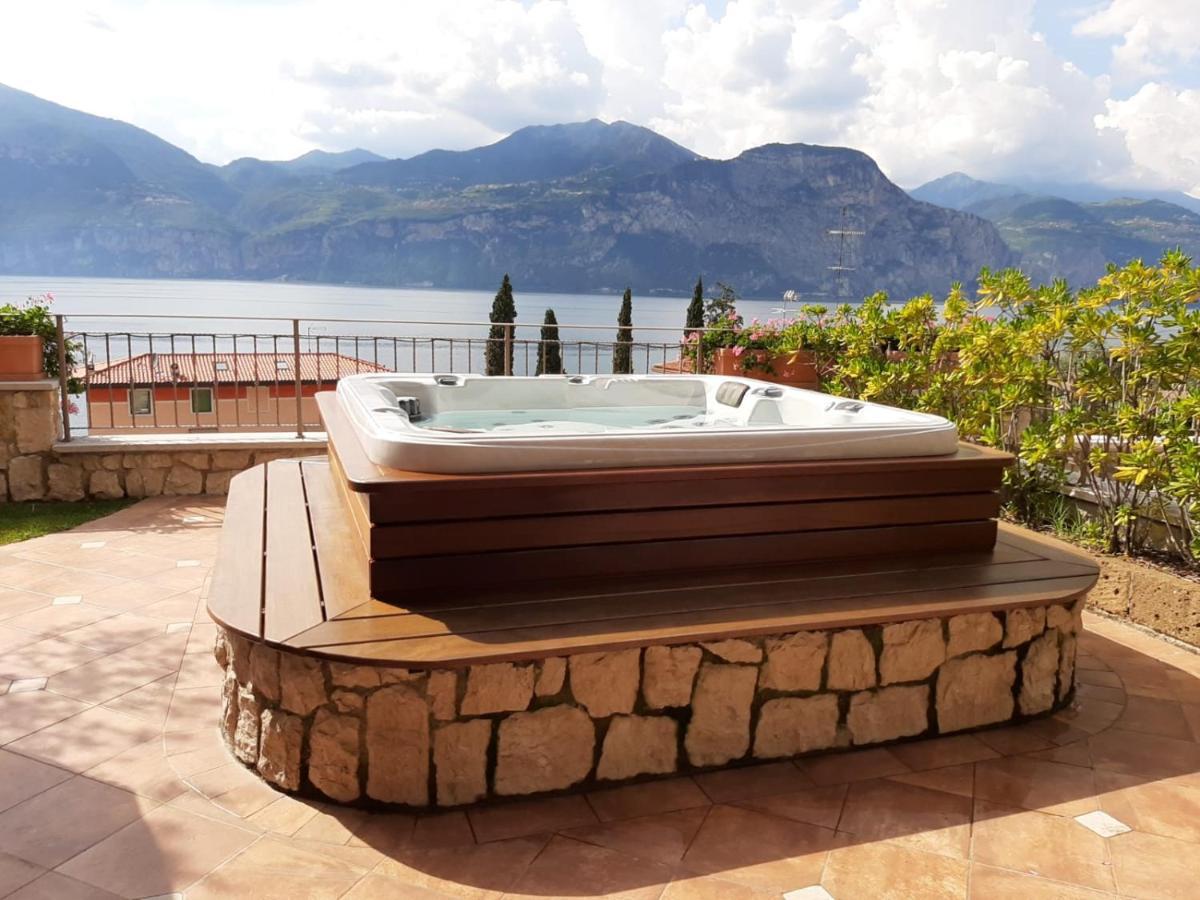 Bmp Apartment Deluxe 1 Jacuzzi Riscaldata Privata Vista Lago Di Garda Brenzone sul Garda Exterior foto
